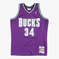Milwaukee Bucks jersey – view 1